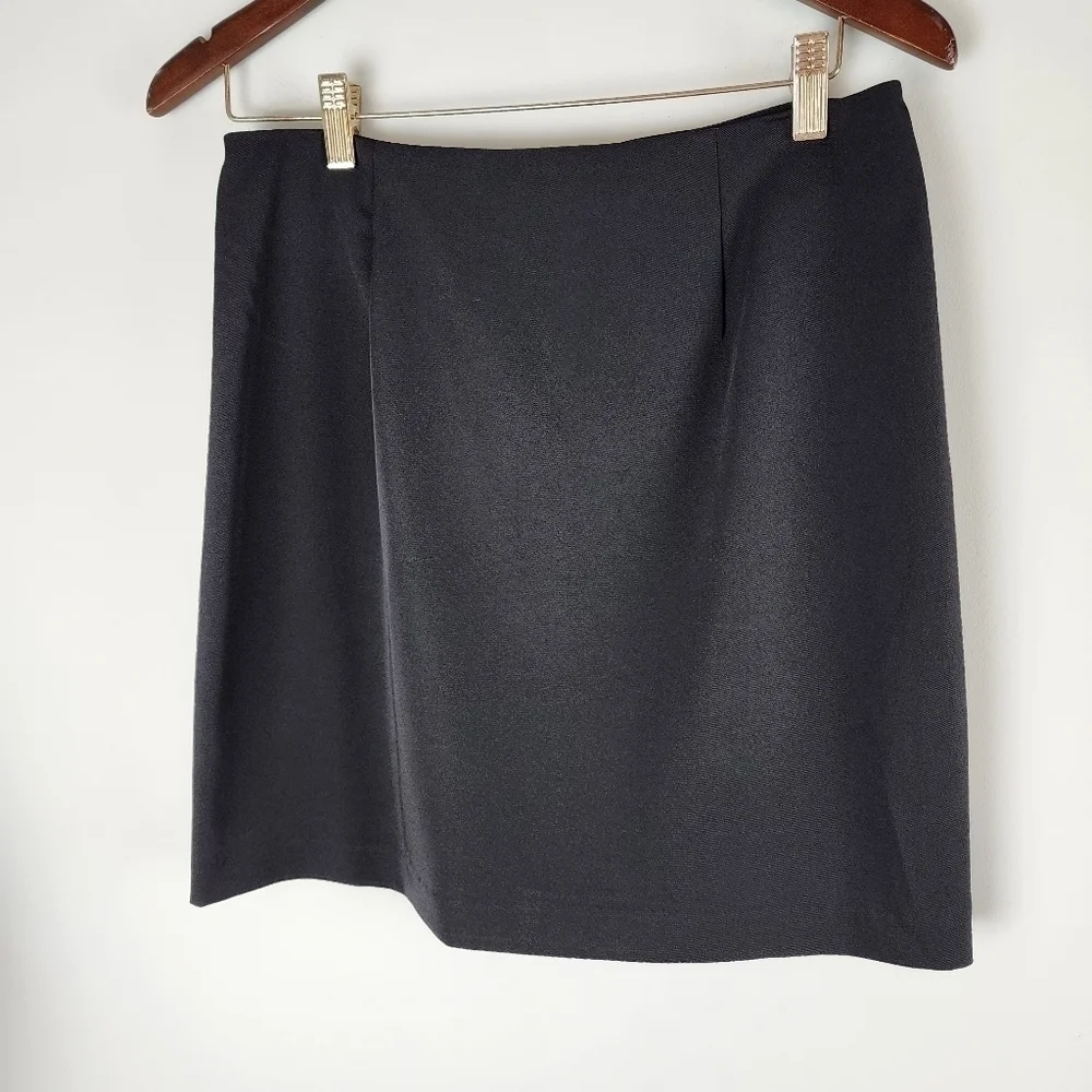 Alyn Paige Little Black Mini Zipper Back Closure Skirt Size 9/10 - Picture 2 of 5